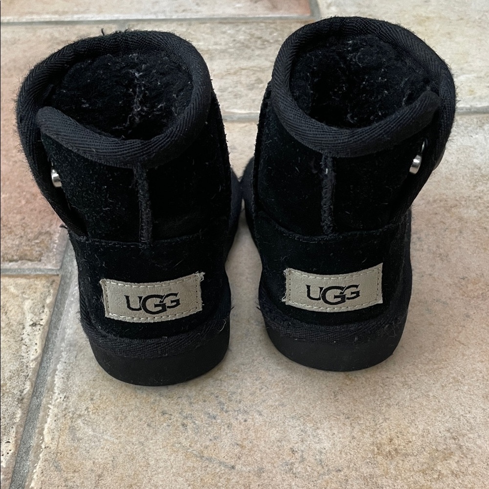 Uggg Black Fuzzy Boots